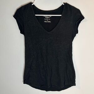 American Eagle Outfitters Black Fitted Cap Sleeve T-Shirt